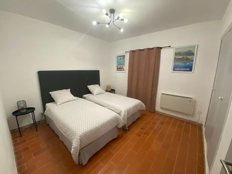 Simone, Appartement Maison, Quartier Calme, Grande Terrasse, Spa, Barbecue, 2 Chambres Frejus Exterior photo