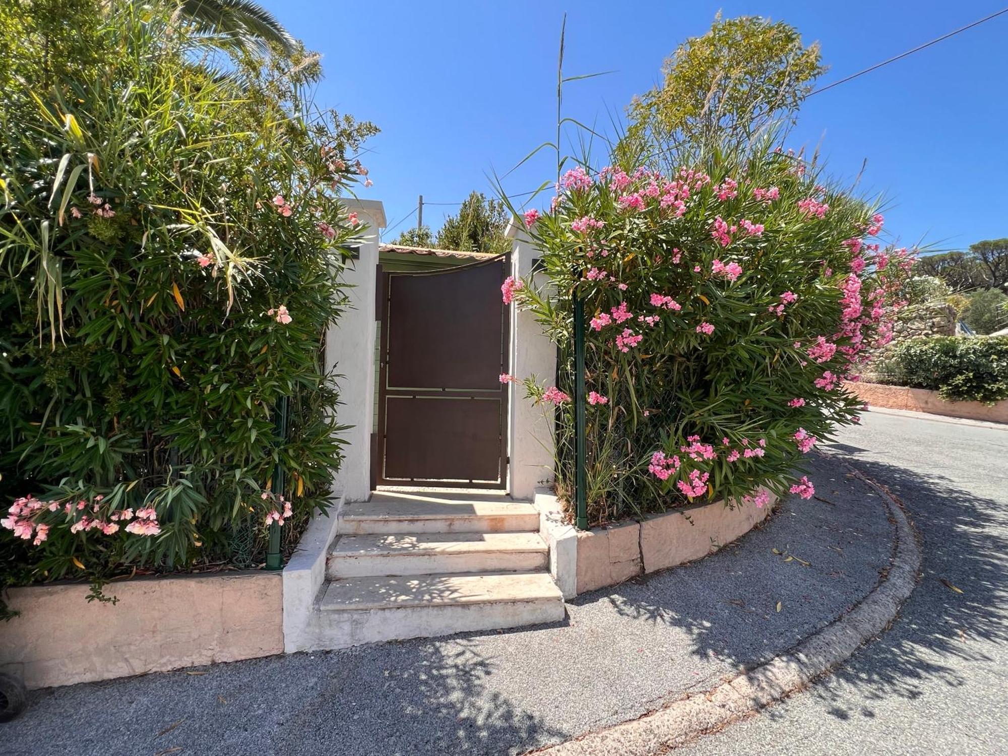 Simone, Appartement Maison, Quartier Calme, Grande Terrasse, Spa, Barbecue, 2 Chambres Frejus Exterior photo